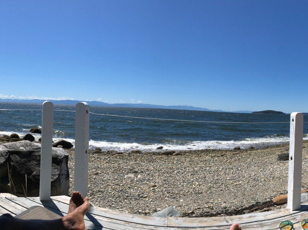 Beachside by the Bay