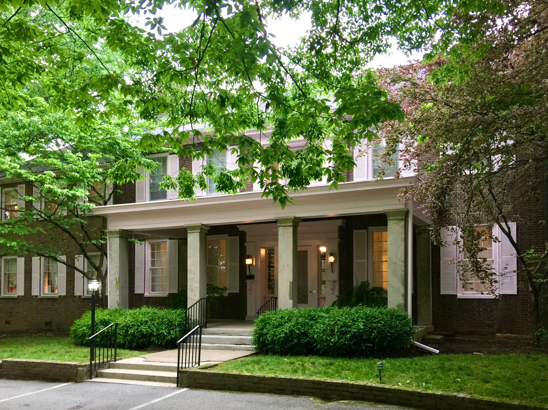 Lawrenceburg酒店住宿-Charred Oaks Inn