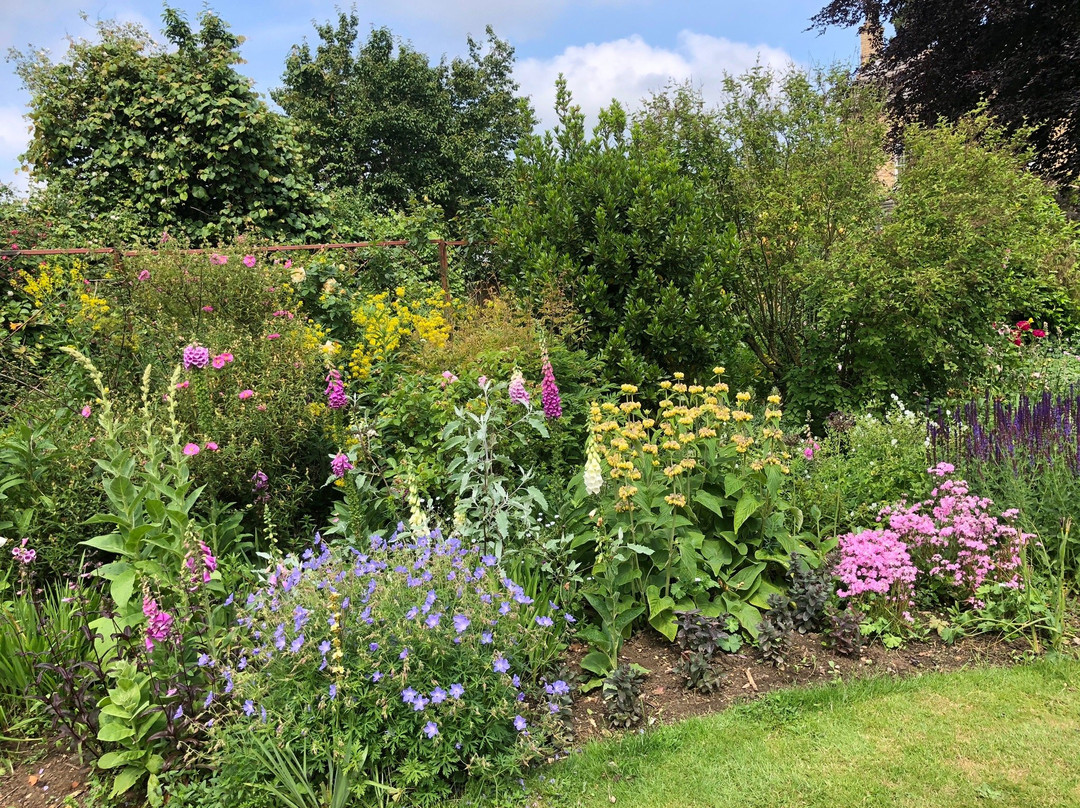 Hall Farm Garden景点图片