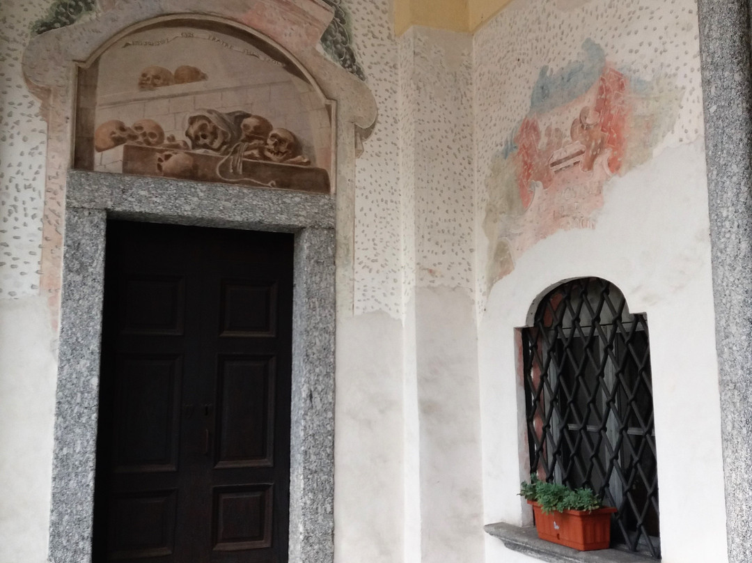 Chiesa del Santo Crocifisso-Asso必去景点