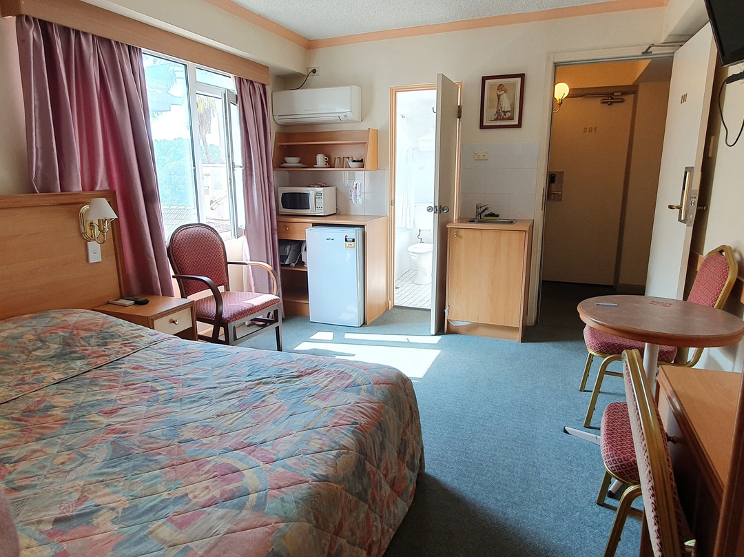 Edgecliff Lodge Motel主图