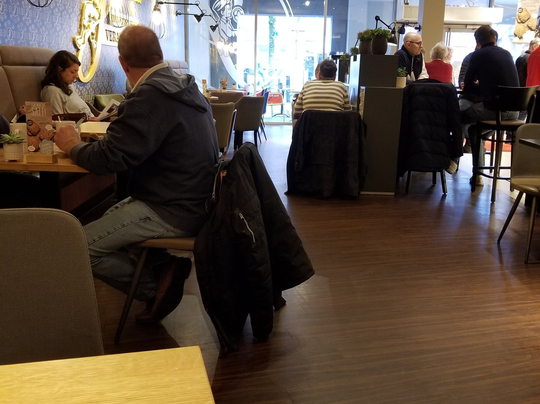 Junge Die Bäckerei. Bad Oldesloe Hindenburgstr.