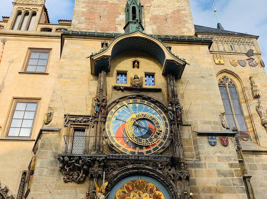 色温兹多红椅酒店主图