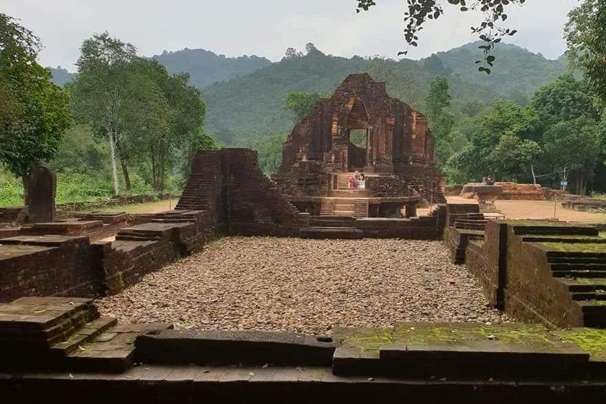 Golden Bridge Both Buddha Hands & Ba Na Hills Tour-Lien Chieu必去景点