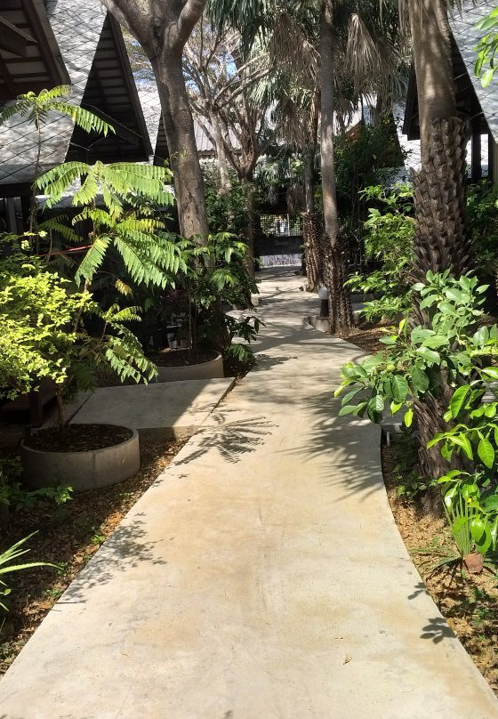 巴恩斯莱蓬度假酒店主图