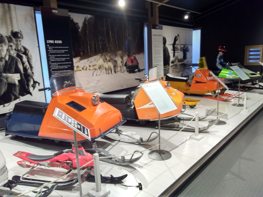 Santa's House of Snowmobiles-罗瓦涅米必去景点