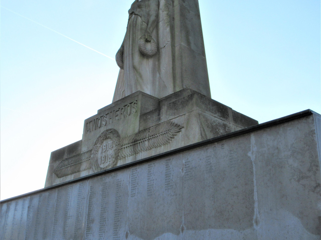 Monument communal景点图片