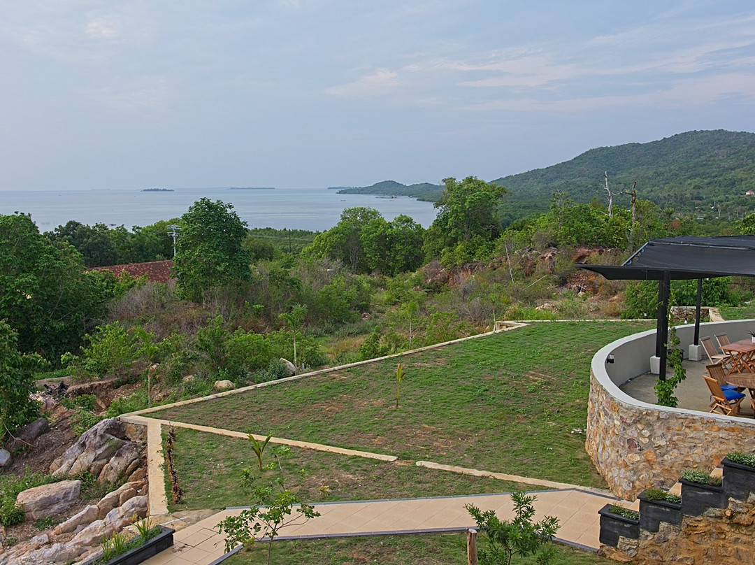 The Happinezz Hills Hotel主图