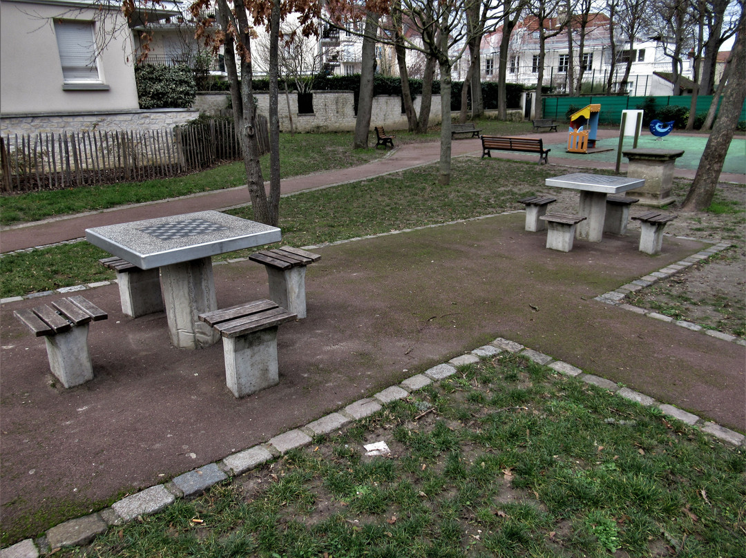 Square de L'Âge d'Or景点图片