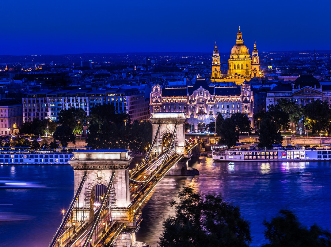 Welcome to Budapest - Night Drive-布达佩斯必去景点
