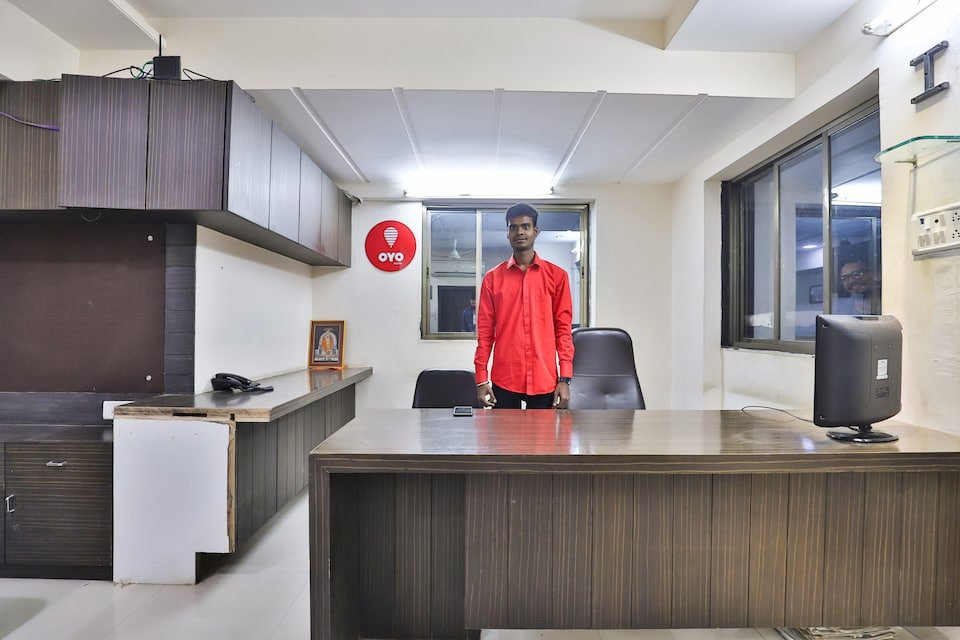 OYO 27662 Varma Palace主图