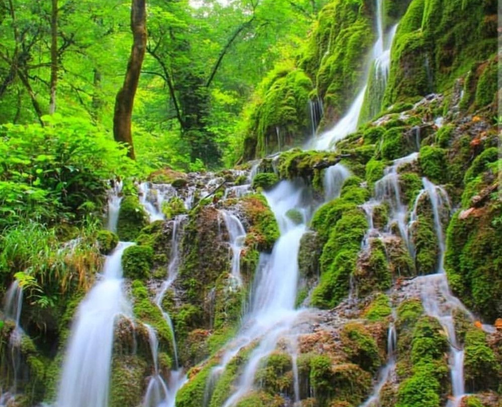 Oben Waterfalls景点图片