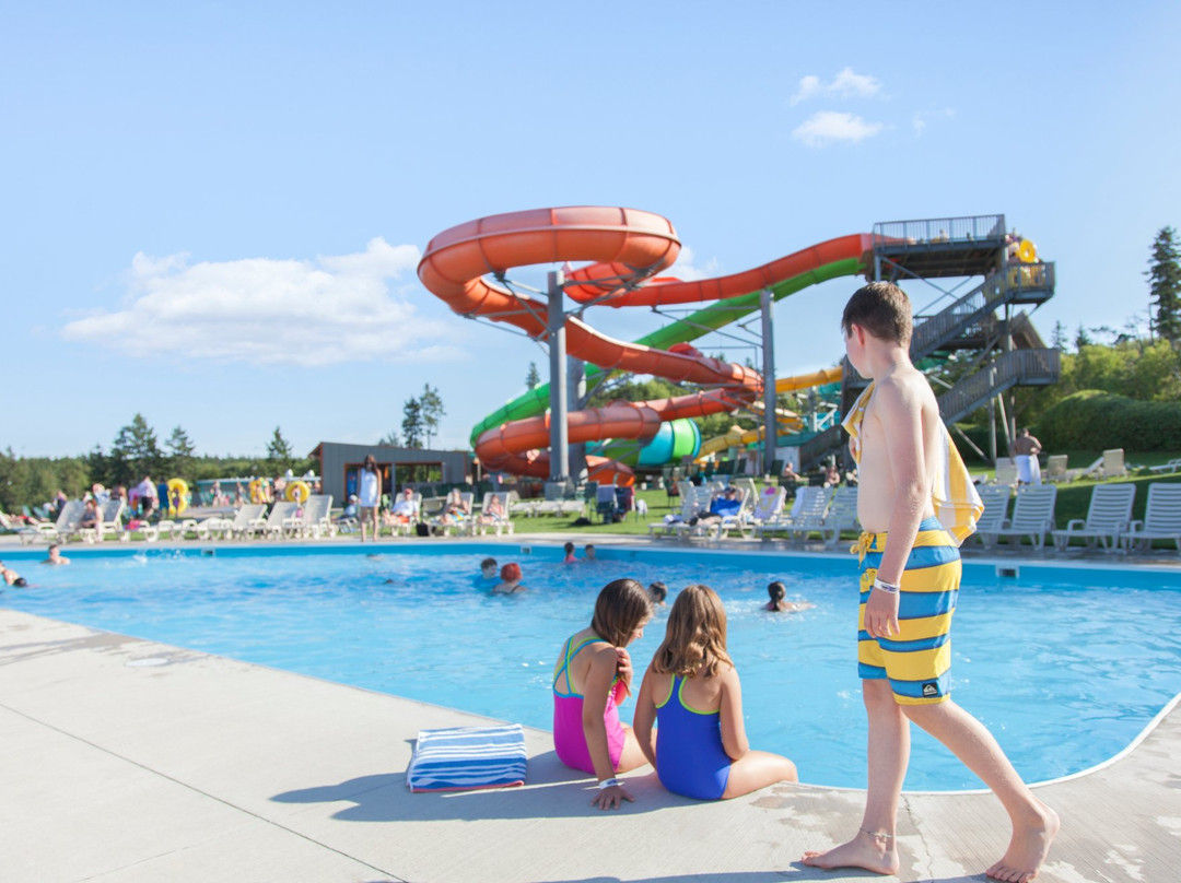 Shining Waters Family Fun Park景点图片