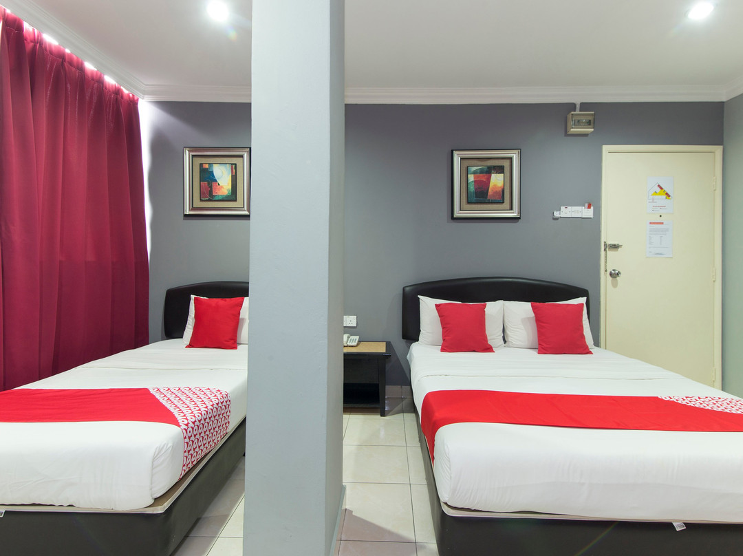 布蒂里安邦酒店主图