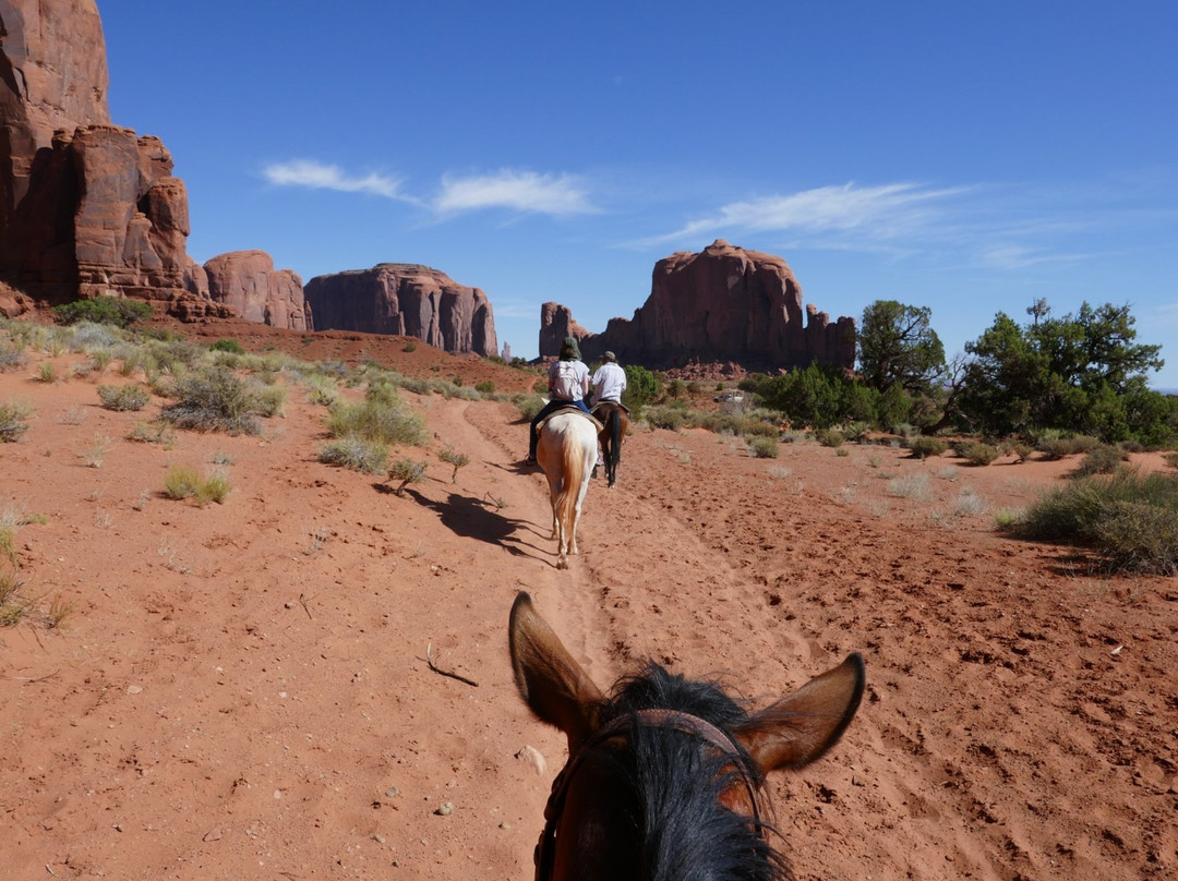 Dineh Trail Rides-纪念碑公园必去景点