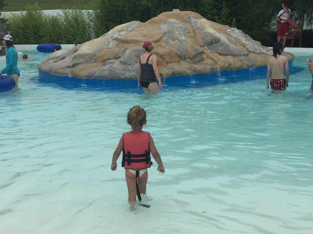 罗阿诺克旅游景点-Hawaiian Falls Roanoke