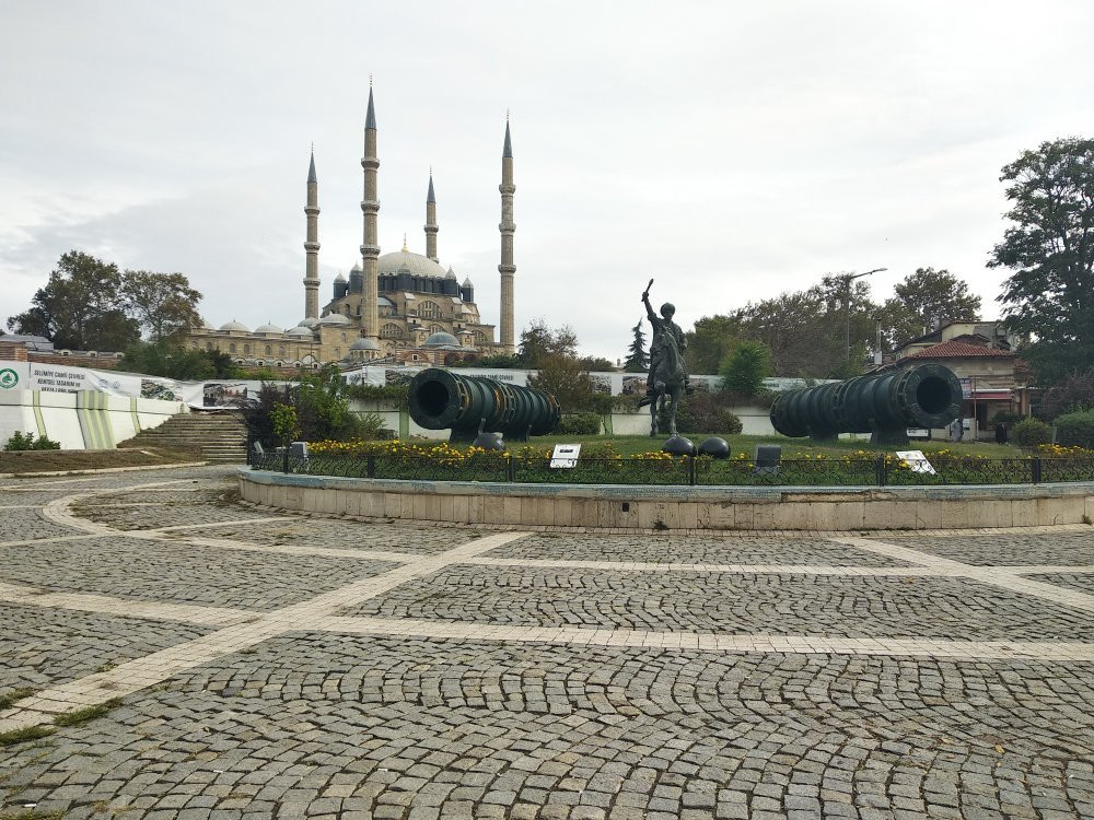 Fatih Sultan Mehmet Heykeli-Edirne必去景点