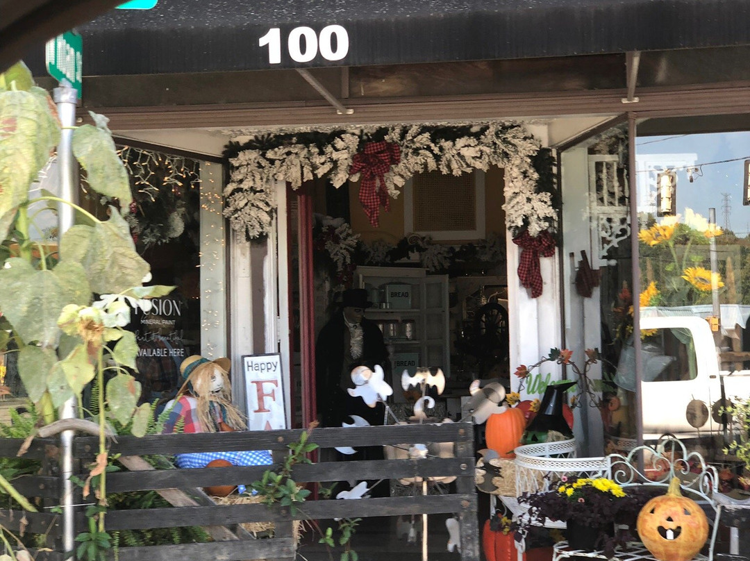 Corner Nest Antique Mall-Elizabethton必去景点