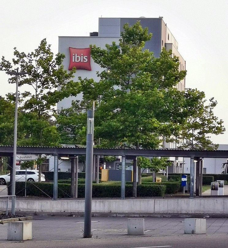 Ibis Friedrichshafen Airport主图