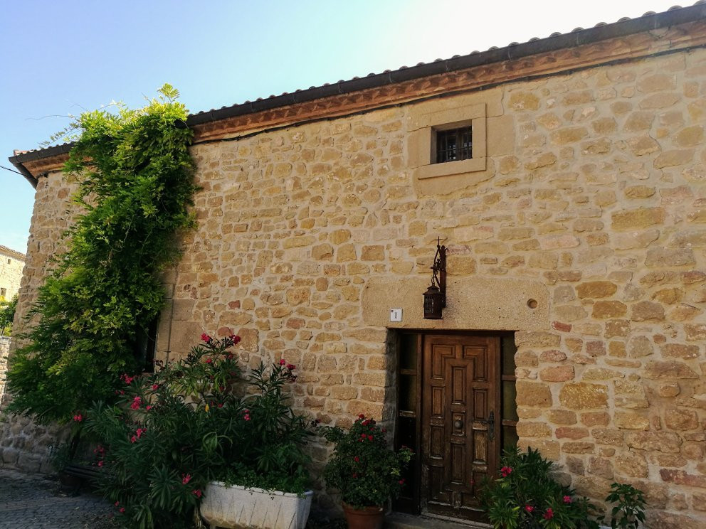 Iglesia Romanica de San Andres-Villamayor de Monjardin必去景点