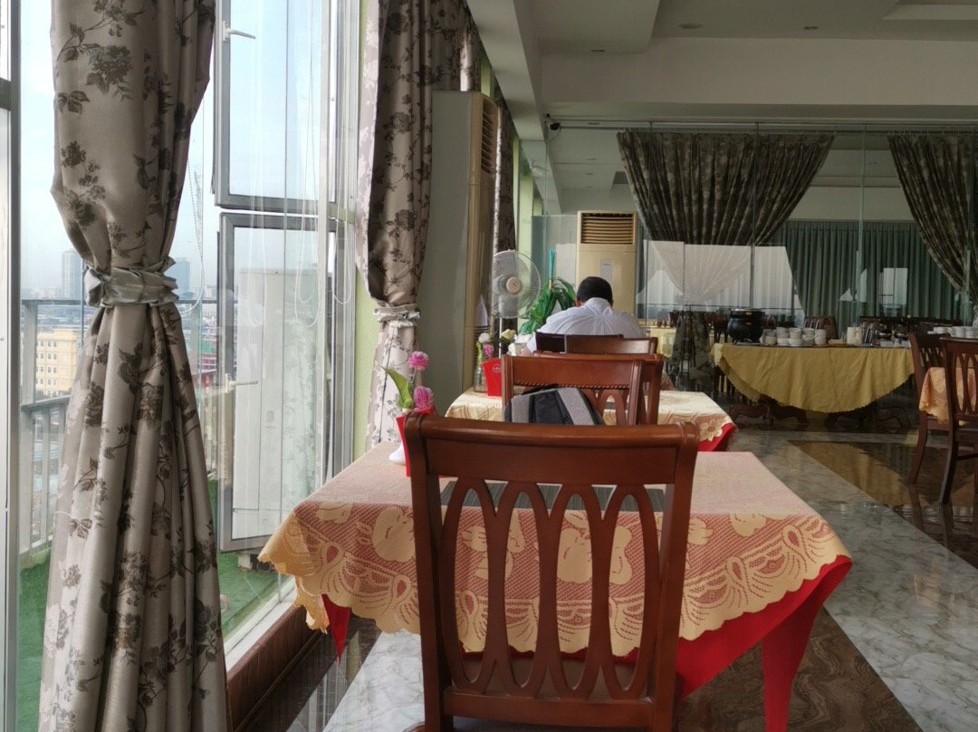 High Sky Hotel主图