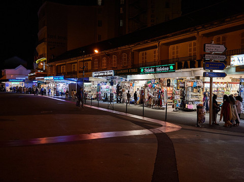 十字架酒店主图