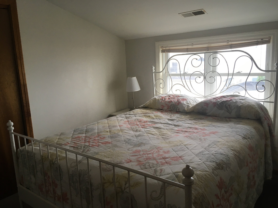 Shoreline Oceanfront Rooms and Suites主图