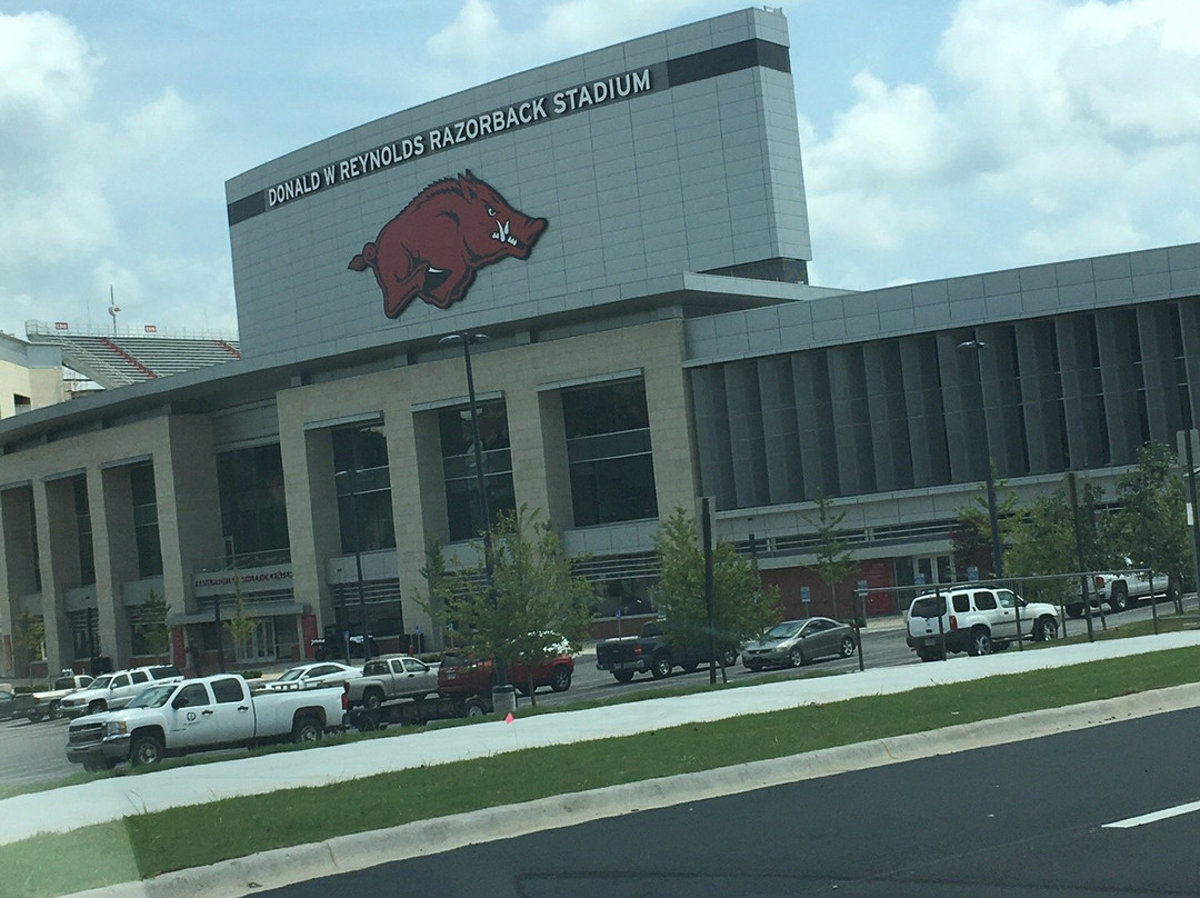 Donald W. Reynolds Razorback Stadium景点图片