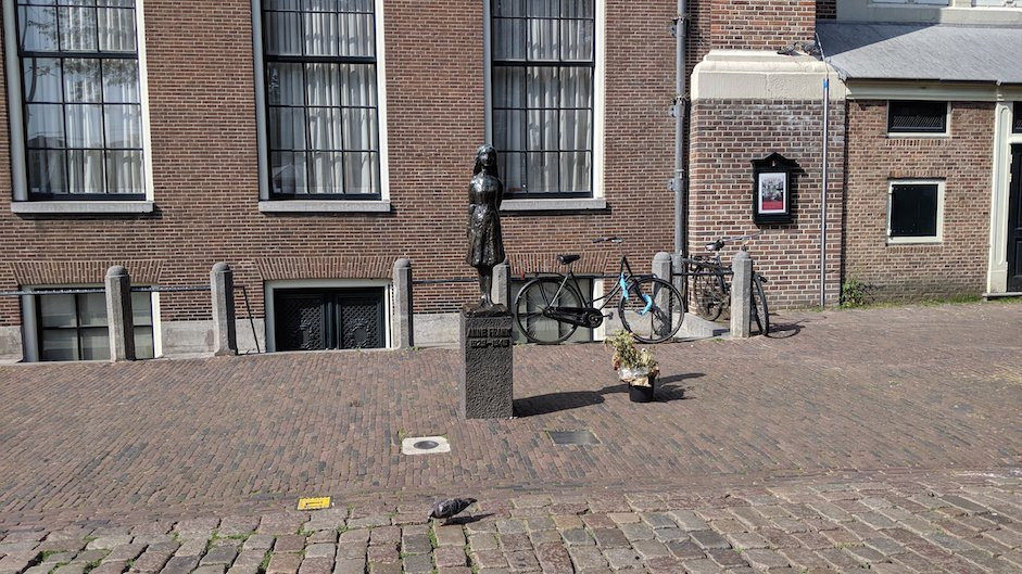 Statue of Anne Frank景点图片