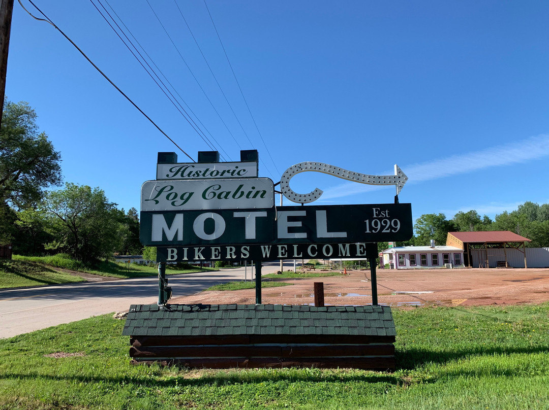 Historic Log Cabin Motel主图