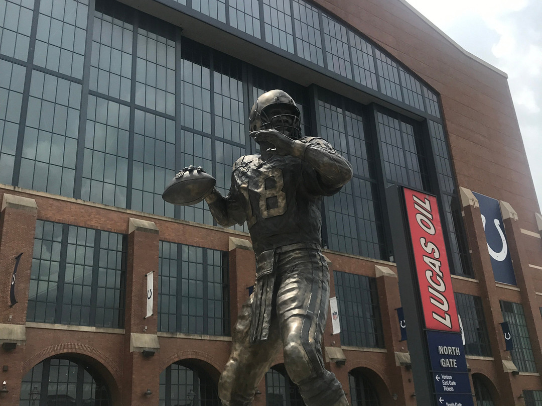 Peyton Manning Statue-印第安纳波利斯必去景点