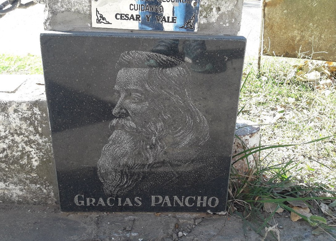 Estatua Pancho Sierra,景点图片