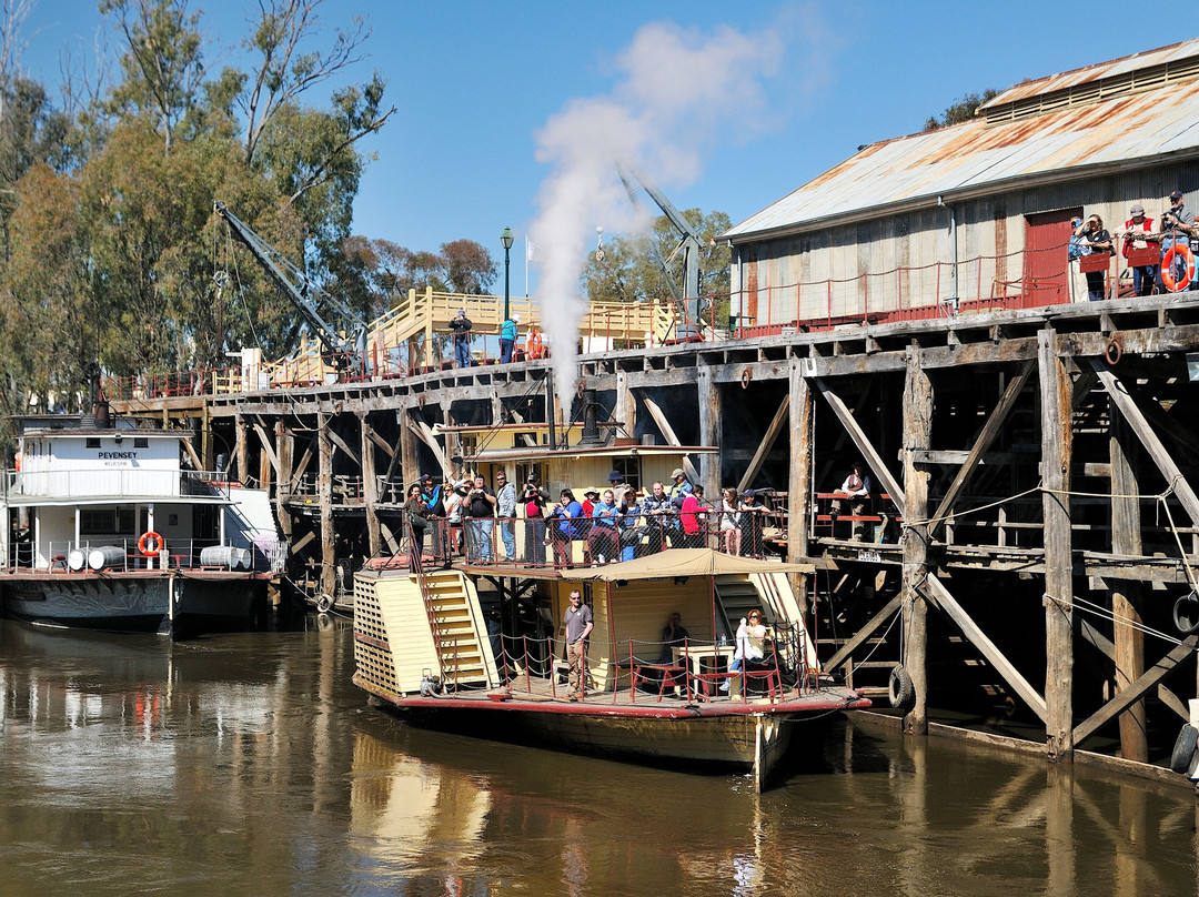 Bridges on Meninya主图