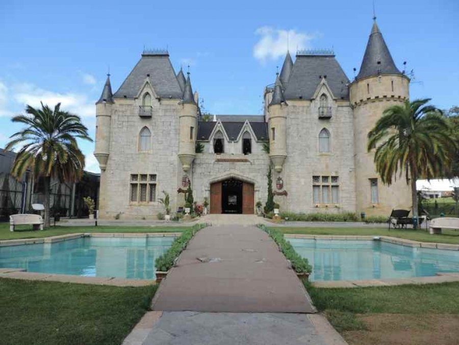 Praça do Cavaleiro Medieval-Itaipava必去景点