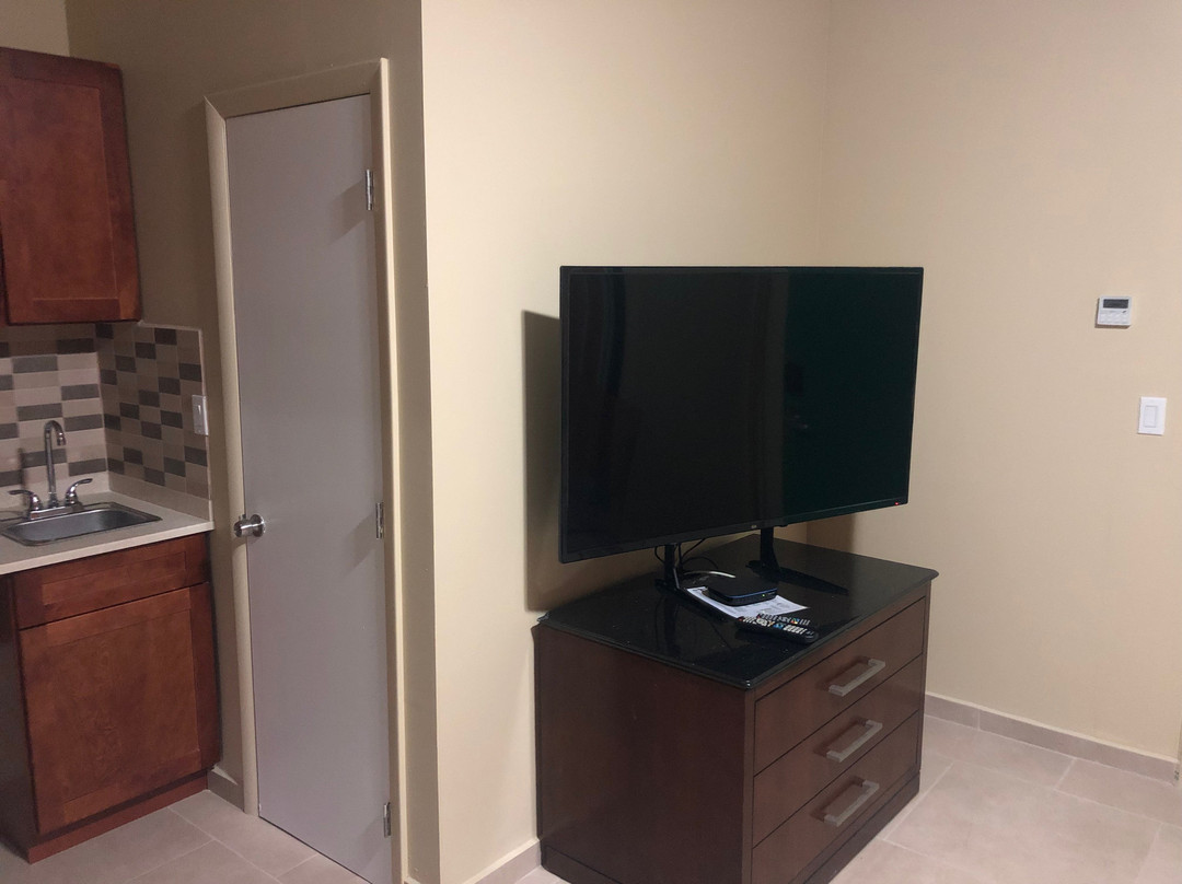 Carl's Unique Inn主图