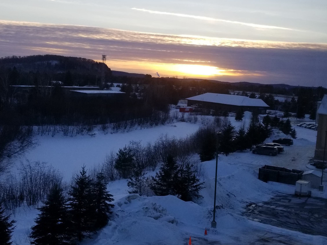 亨茨维尔智选假日套房酒店主图