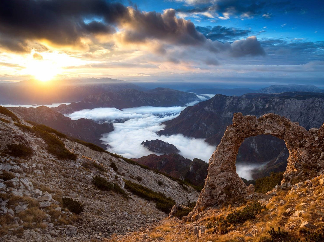 Herzegovina Hiking Adventure景点图片