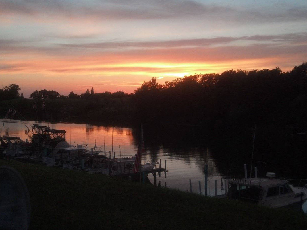 Riverside Motel & Marina主图