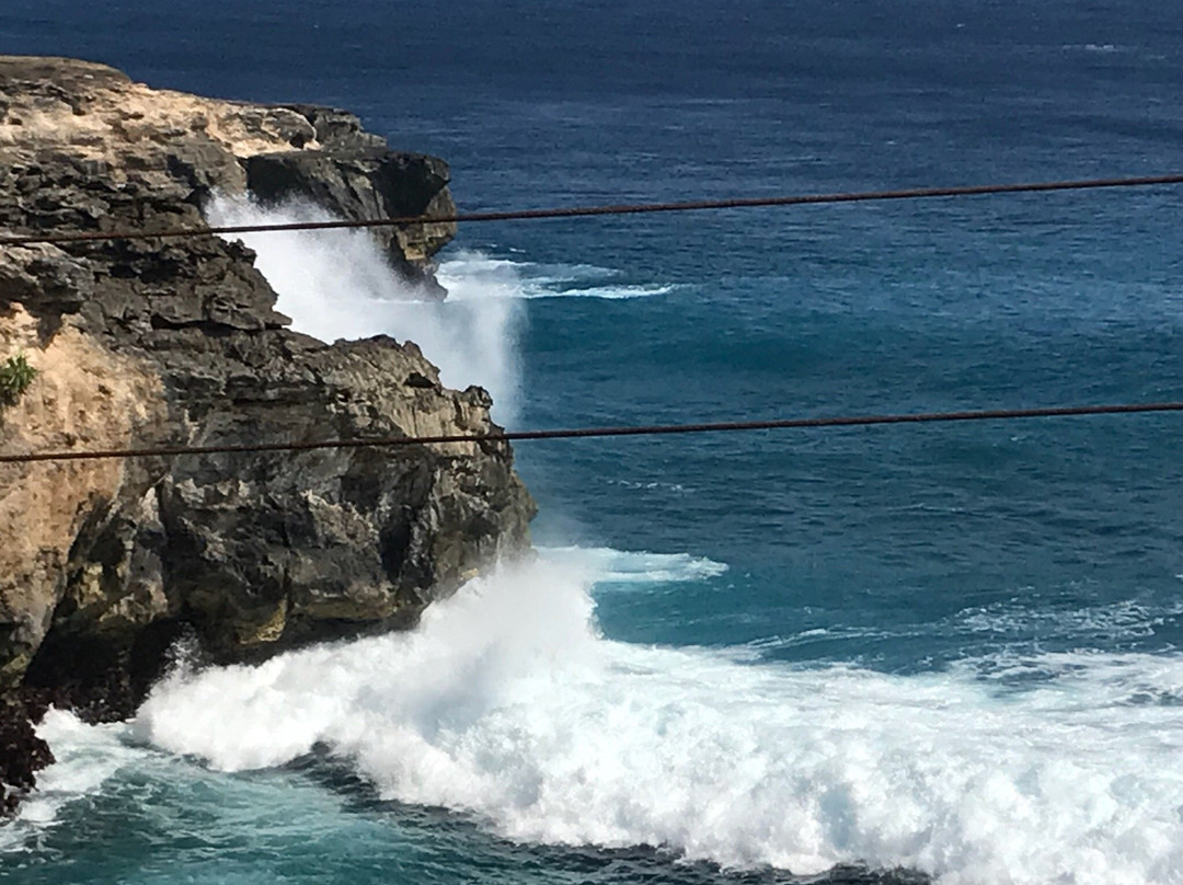 Abyss Zipline-努沙切宁安岛必去景点