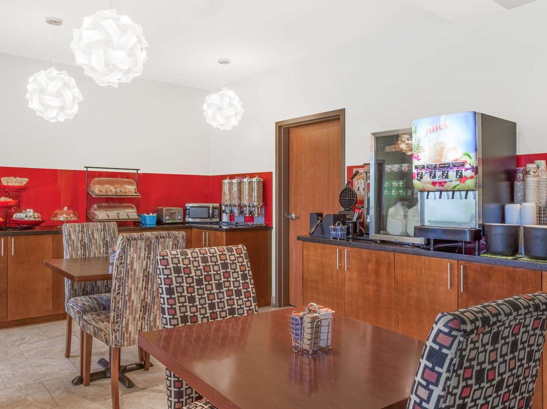 Ramada by Wyndham Carlyle主图