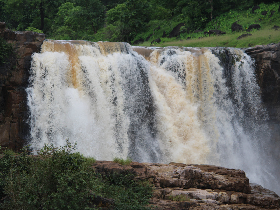 Gira Waterfalls景点图片