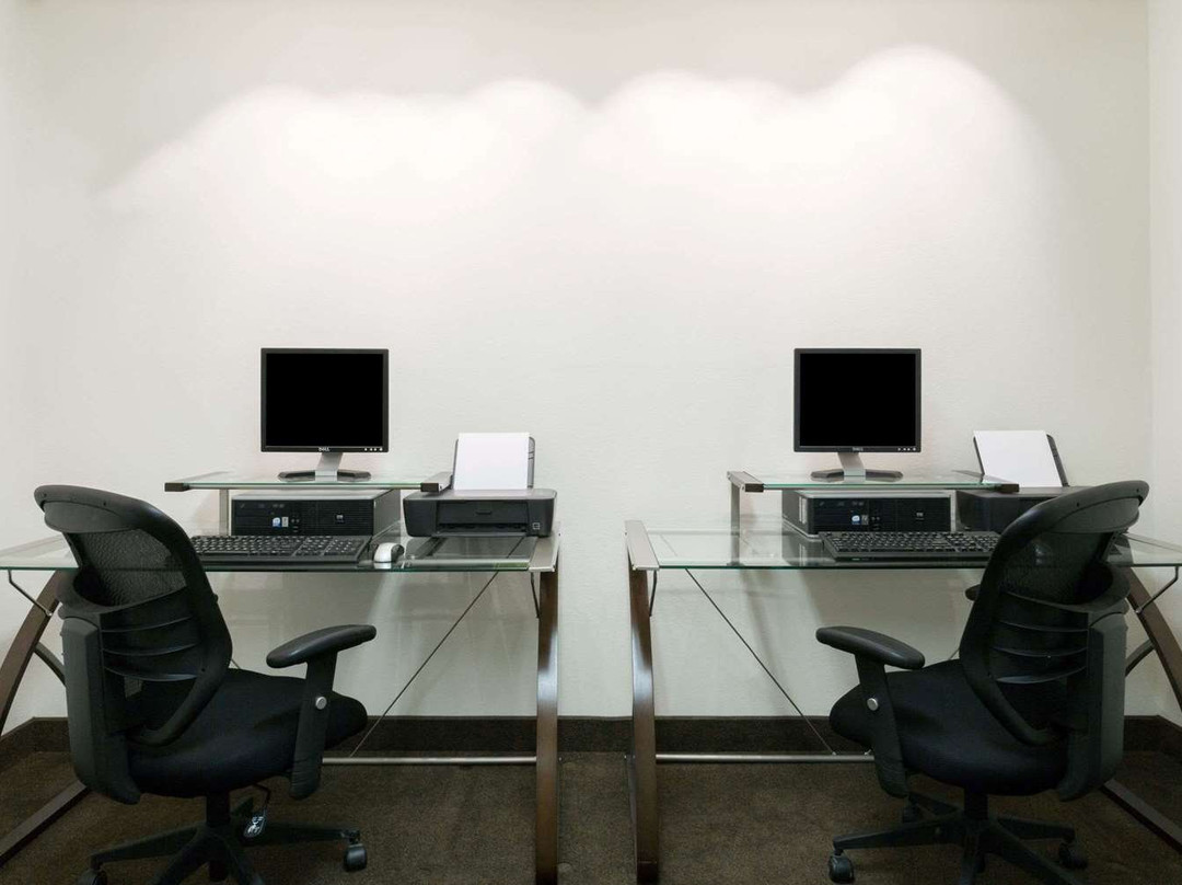 Super 8 by Wyndham Montpelier主图