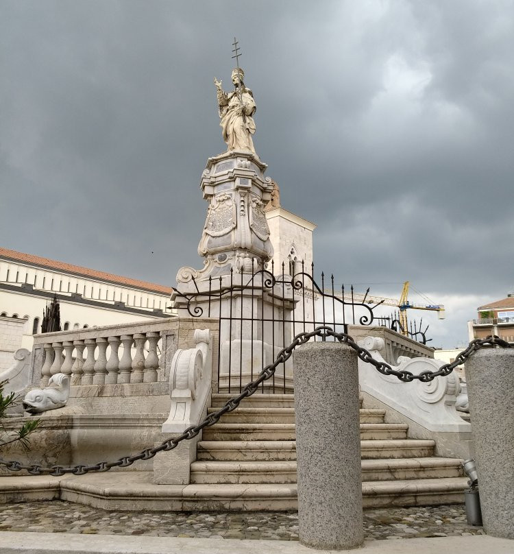 Fontana delle Catene景点图片