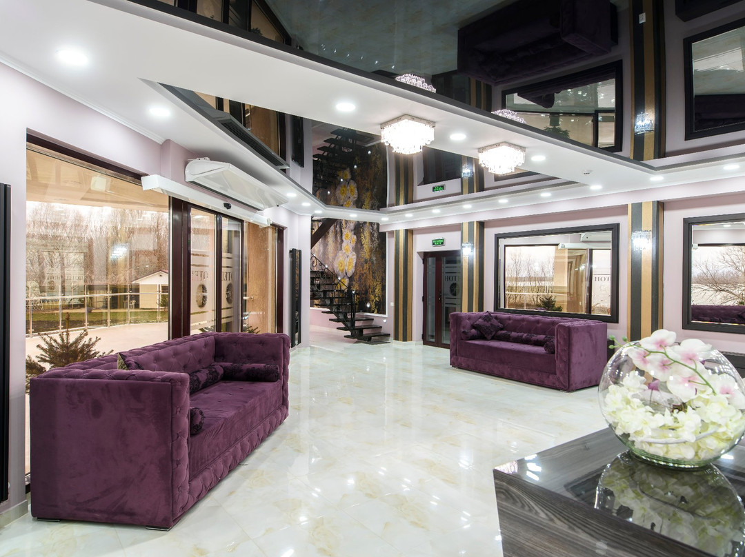 Riverside  Hotel