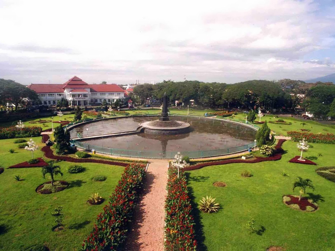 Malang City Hall Monument景点图片