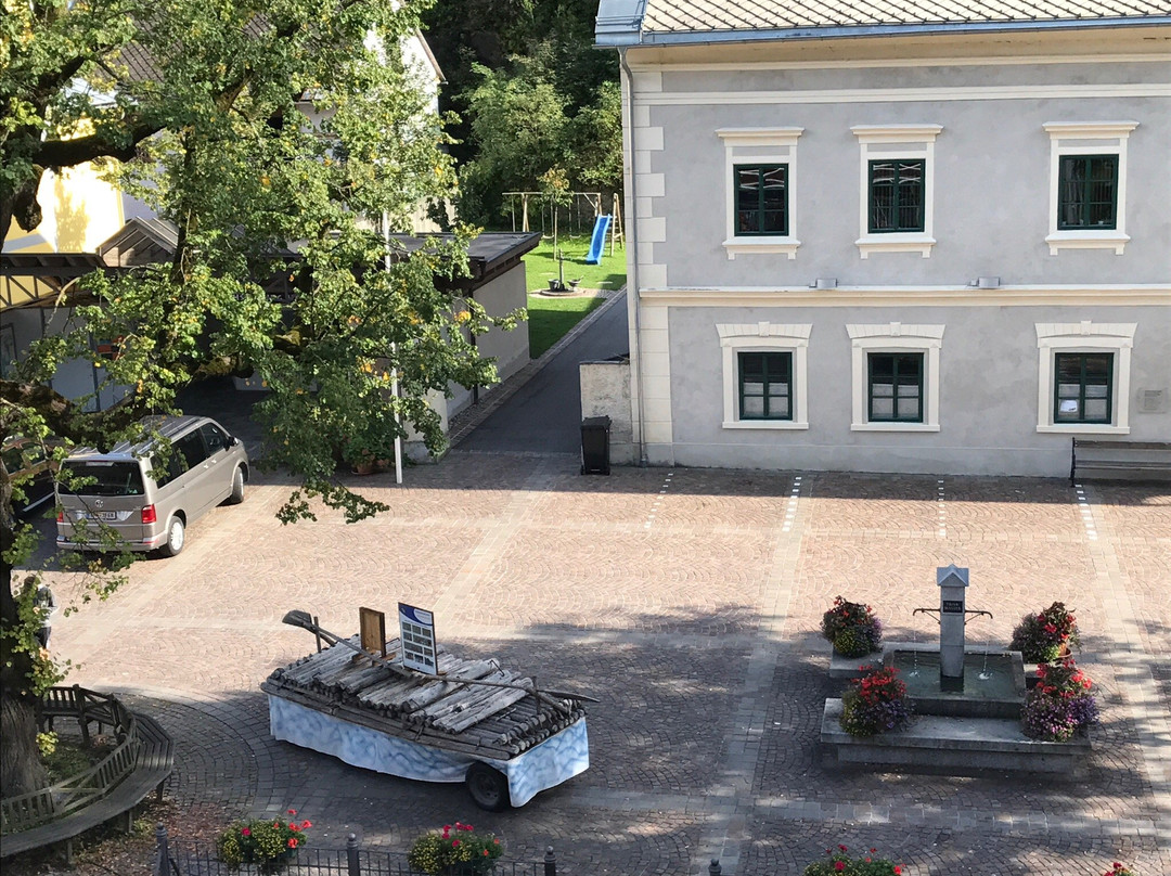 Goldenes Roessl主图