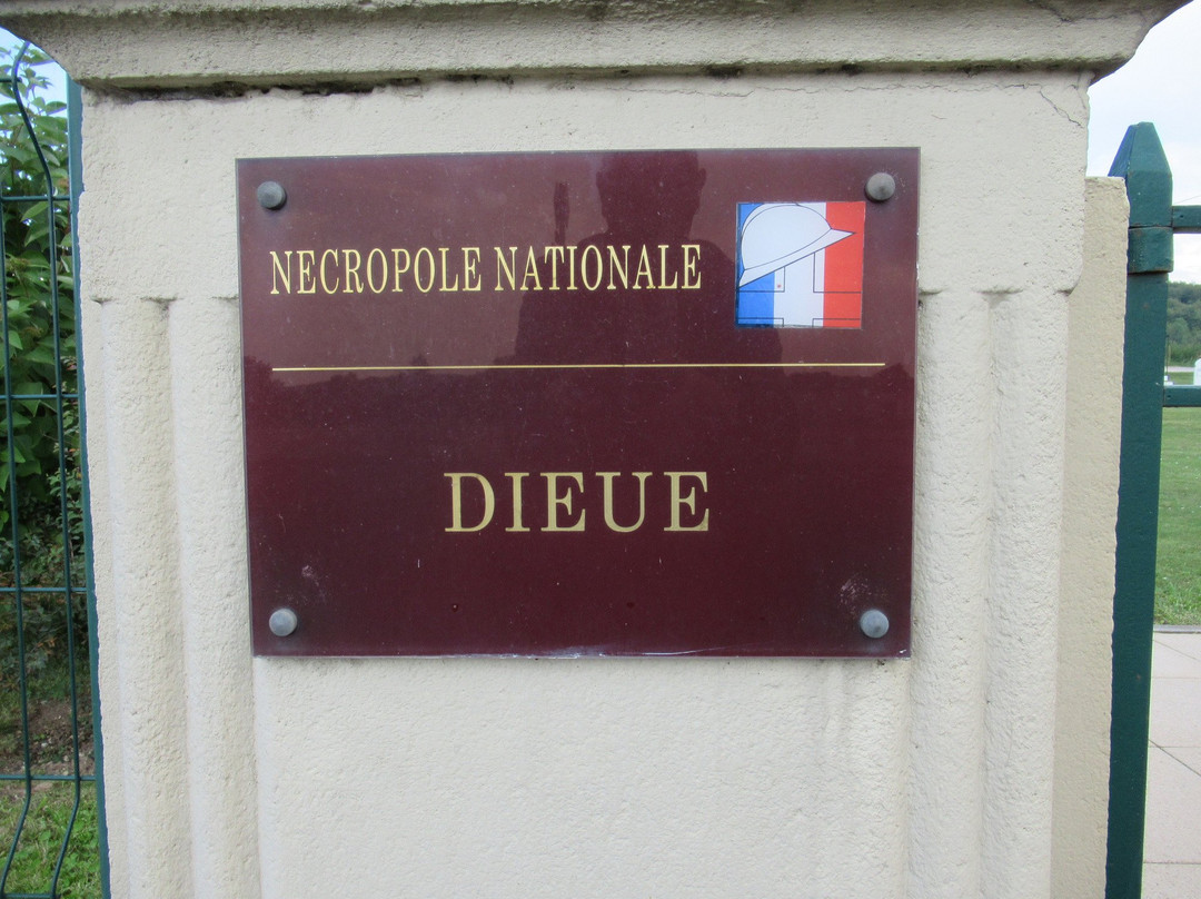 Cimetière Militaire景点图片