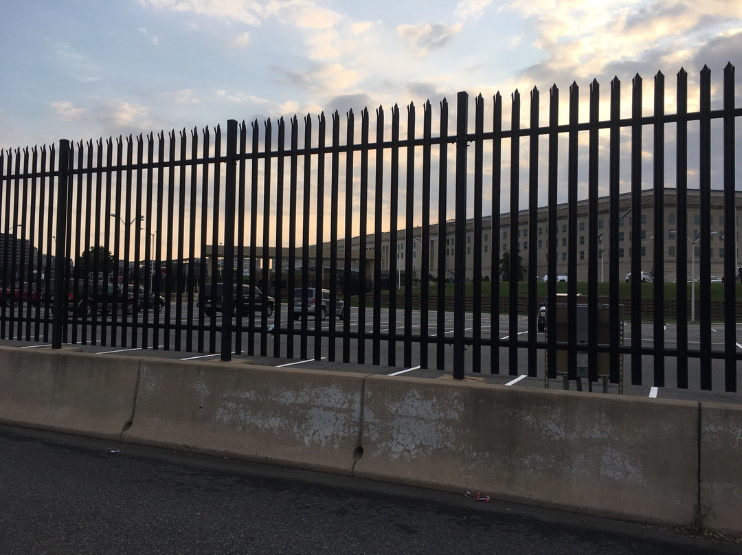 Pentagon Centre-阿灵顿必去景点