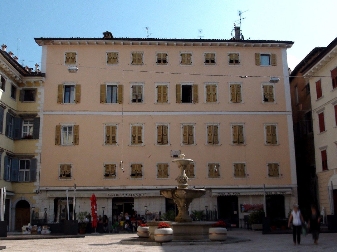 Piazza Erbe di Rovereto景点图片