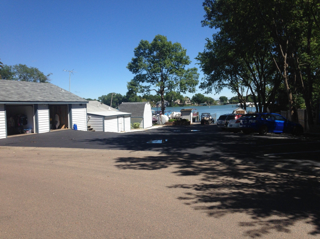 Metro Lakes Marina & Rentals-Mound必去景点